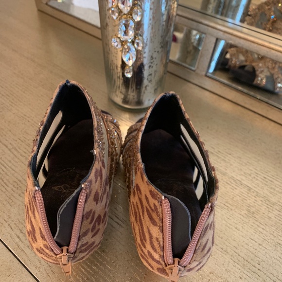 Shoes - never worn feels more like size 8- - Picture 4 of 5